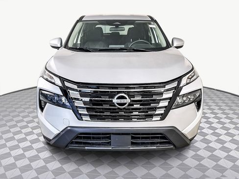 Used 2025 Nissan Rogue SV image 2