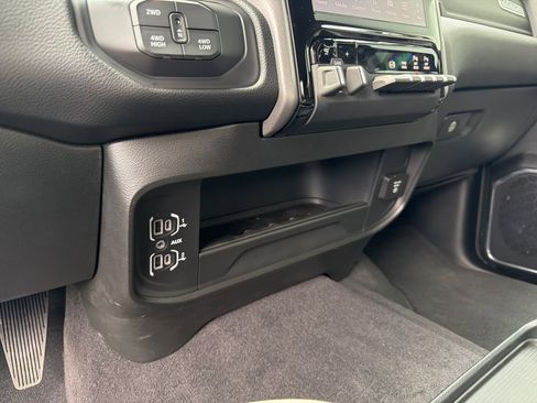 Used 2026 RAM 2500 Laramie AWD/4WD image 34