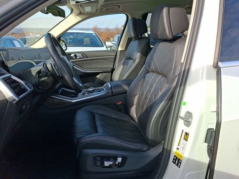 Used 2023 BMW X7 xDrive40i w/ Premium Package image 8