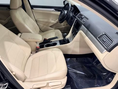Used 2019 Volkswagen Passat 2.0T Wolfsburg w/ Wheels & Sunroof Package FWD image 40