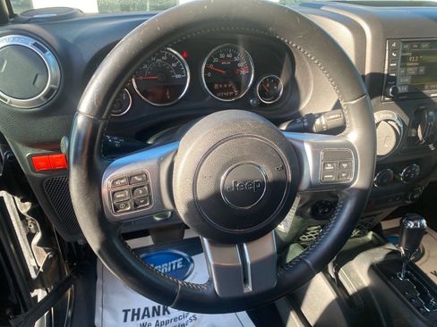 Used 2016 Jeep Wrangler Unlimited Rubicon image 12