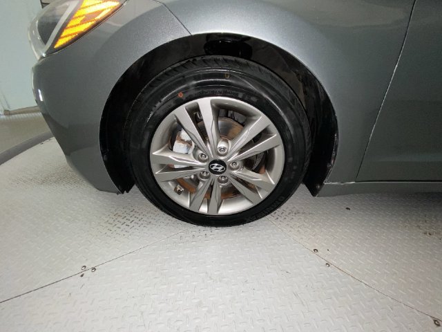 Used 2017 Hyundai Elantra SE FWD image 10