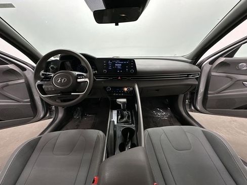 Used 2021 Hyundai Elantra SEL image 19
