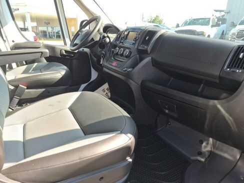 Used 2018 RAM ProMaster 2500 w/ Interior Convenience Group image 19