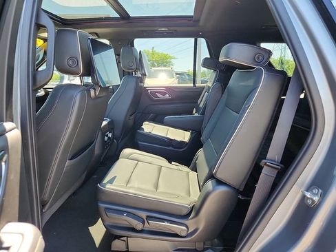 Certified 2021 GMC Yukon SLT w/ SLT Premium Package AWD/4WD image 10