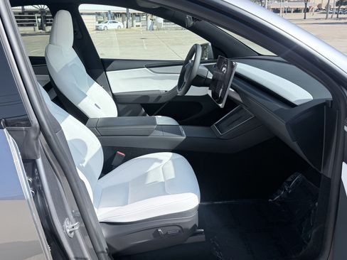 Used 2026 Tesla Model Y AWD image 40