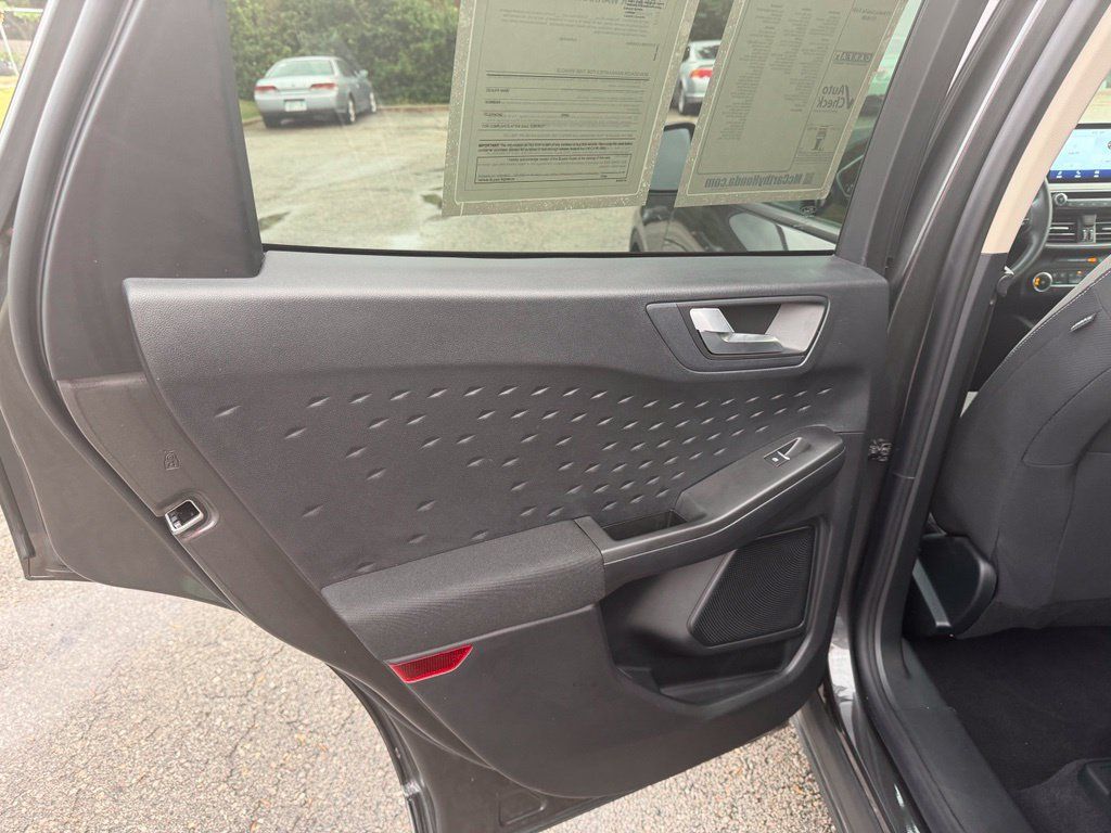 Used 2020 Ford Escape SE Sport FWD image 29