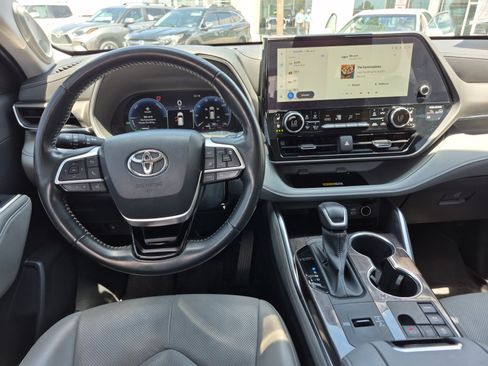 Used 2023 Toyota Highlander Limited AWD/4WD image 19
