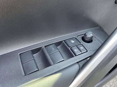 Used 2025 Toyota Corolla Cross LE FWD image 17