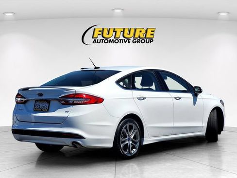 Used 2017 Ford Fusion SE w/ Equipment Group 201A FWD image 4