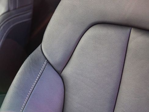 Used 2025 Volvo XC40 B5 Plus image 27