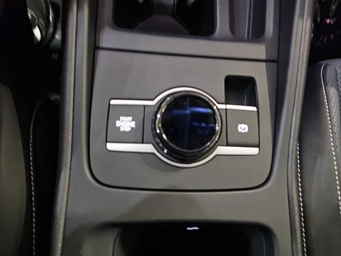 New 2025 Volkswagen Tiguan SE image 28