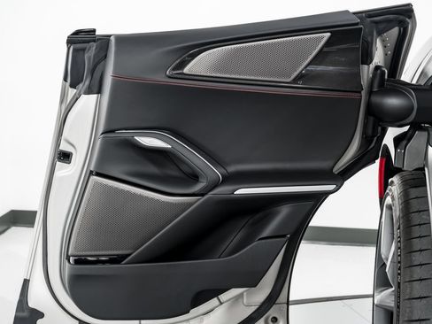 Used 2024 Ferrari Purosangue AWD/4WD image 31