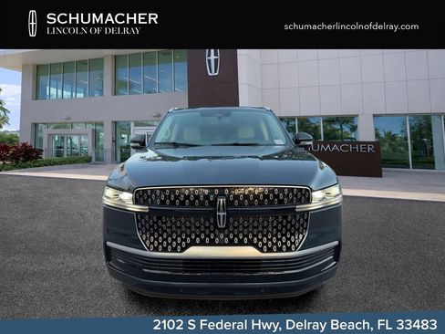 New 2026 Lincoln Navigator Premiere AWD/4WD image 2