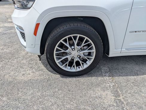 Used 2024 Jeep Grand Cherokee Summit image 10