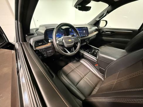 Used 2025 Chevrolet Tahoe High Country AWD/4WD image 2