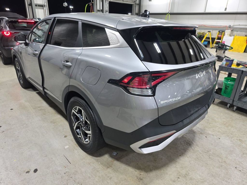 Used 2023 Kia Sportage LX FWD image 4