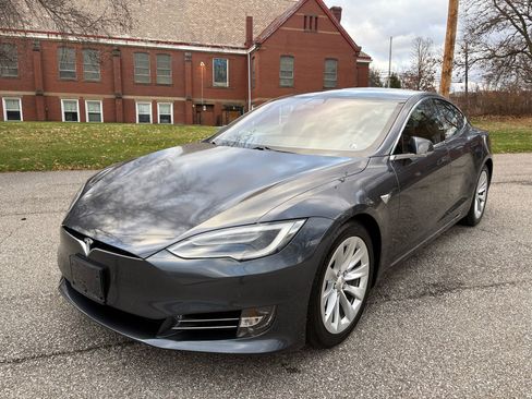 Used 2016 Tesla Model S 75D image 4