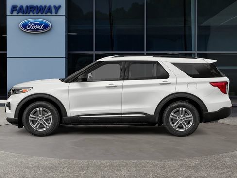 Used 2021 Ford Explorer XLT w/ Equipment Group 202A RWD image 3