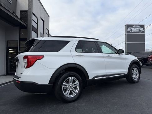Used 2021 Ford Explorer XLT image 2