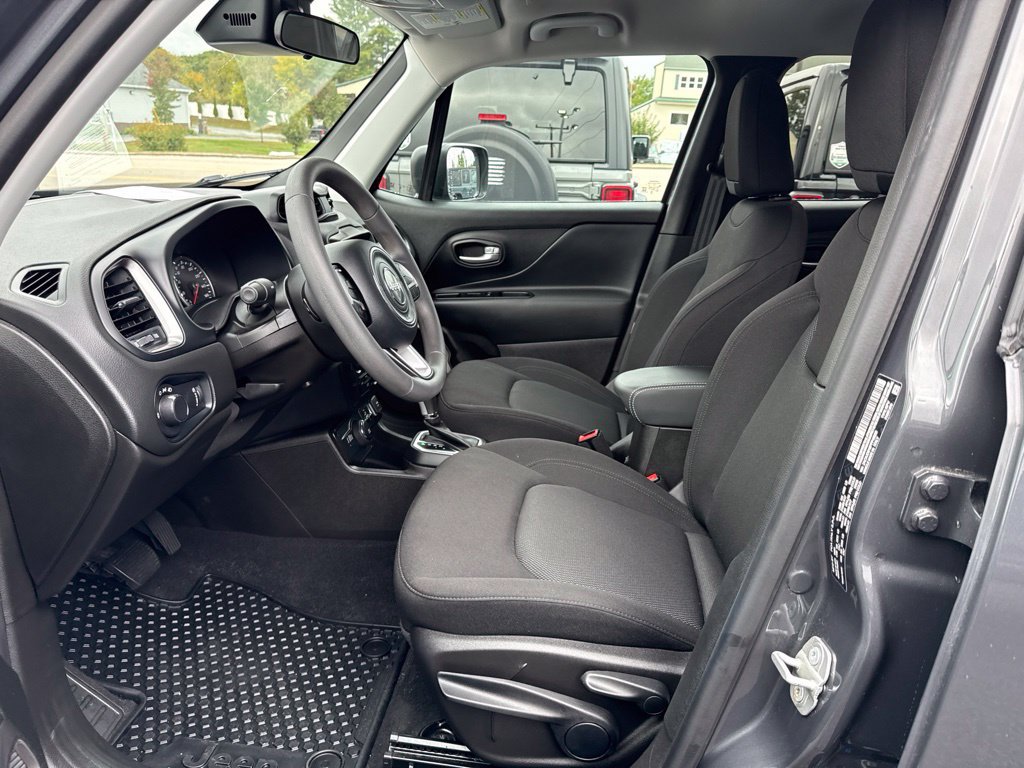 Certified 2023 Jeep Renegade Latitude AWD/4WD image 17