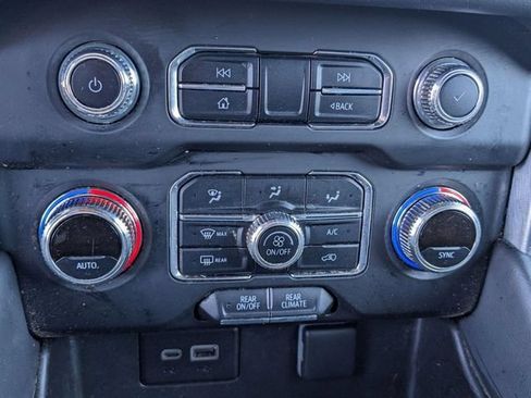 Used 2023 GMC Yukon SLE w/ Gmc Pro Safety Plus Package AWD/4WD image 22