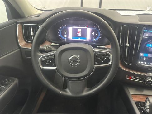 Used 2024 Volvo XC60 B5 Plus image 27