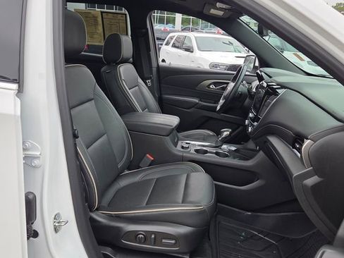 Used 2023 Chevrolet Traverse Premier FWD image 16