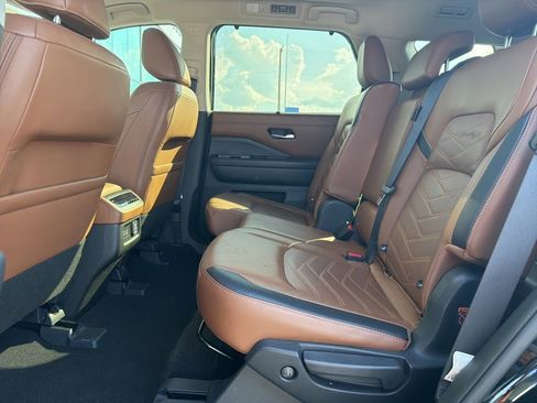 Used 2023 Nissan Pathfinder Platinum w/ Cargo Package AWD/4WD image 12