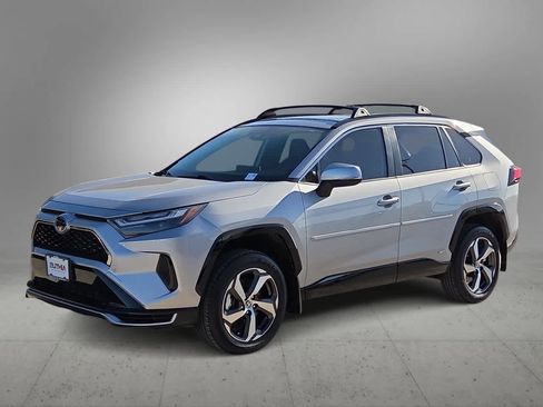 Used 2025 Toyota RAV4 SE w/ Weather & Moonroof Package AWD/4WD image 4
