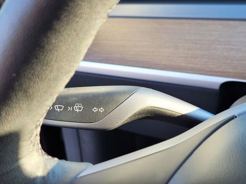 Used 2024 Tesla Model Y Long Range AWD/4WD image 19