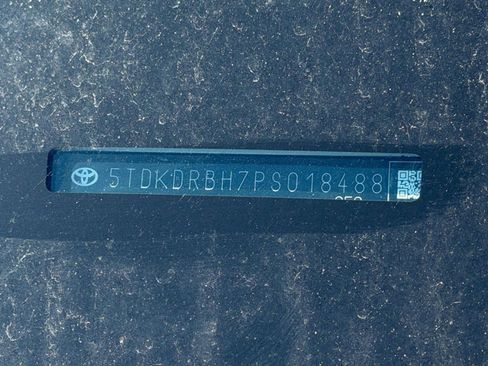 Used 2023 Toyota Highlander XSE image 12