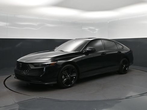 Used 2023 Honda Accord Sport image 3