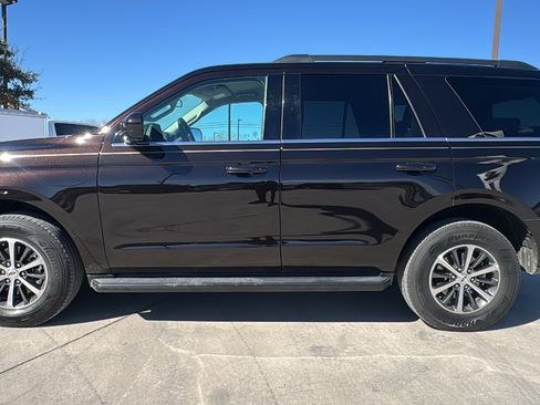 Used 2021 Ford Expedition XLT image 8