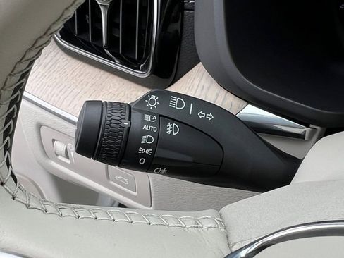 Certified 2022 Volvo XC60 B5 Inscription w/ Advanced Package image 35