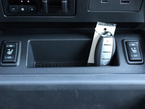 Certified 2024 Nissan Titan SV w/ SV Convenience Package image 19