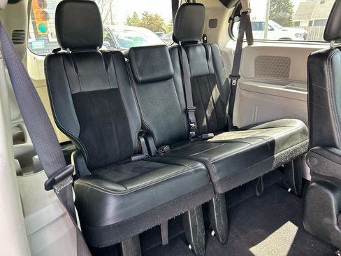 Used 2017 Dodge Grand Caravan SXT image 24