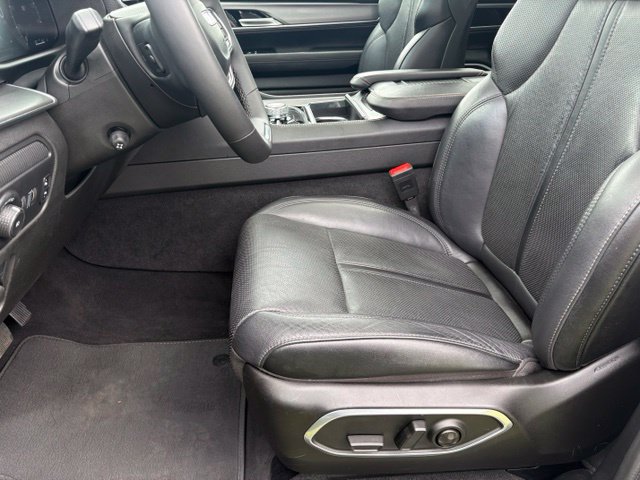 Used 2024 Jeep Wagoneer Series II AWD/4WD image 10