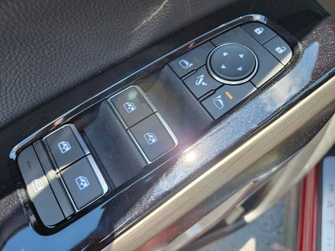 Certified 2025 Nissan Pathfinder Platinum AWD/4WD image 37
