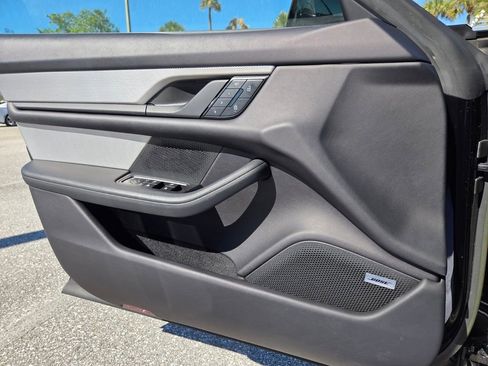 Used 2022 Porsche Taycan Base image 20