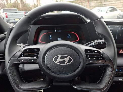 Certified 2025 Hyundai Elantra Sport image 18