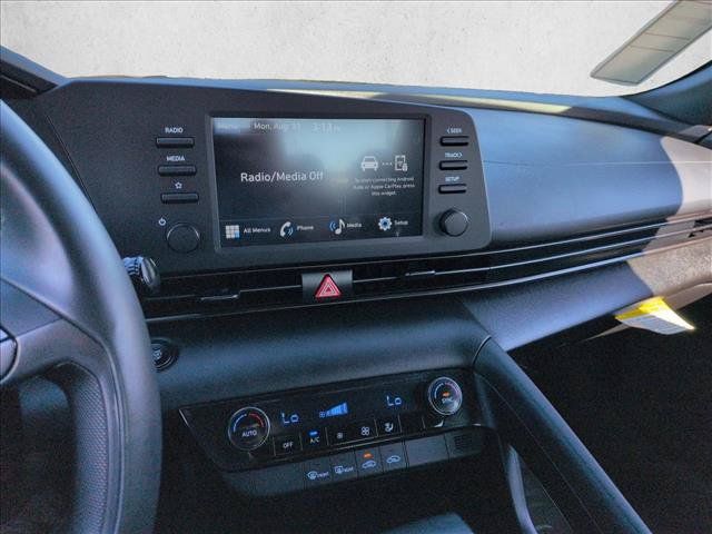 Used 2025 Hyundai Elantra Sport FWD image 19