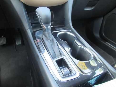 Used 2024 Chevrolet Equinox Premier FWD image 27