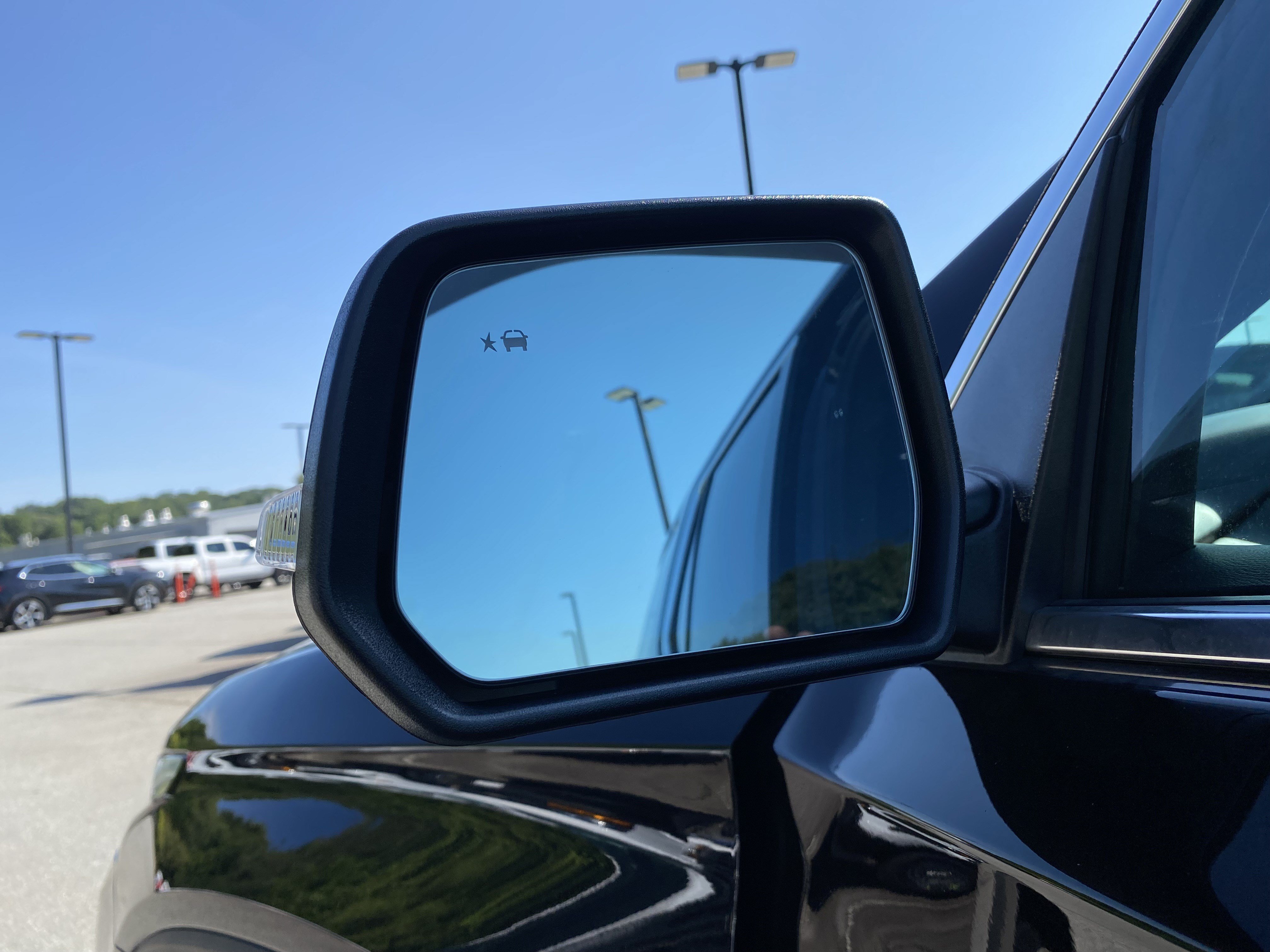 Used 2023 Chevrolet Traverse LT FWD image 40