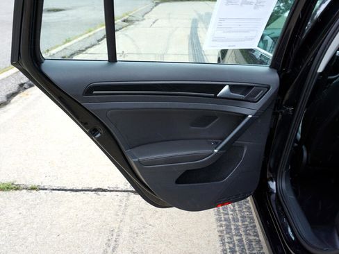 Used 2017 Volkswagen Golf SEL image 26