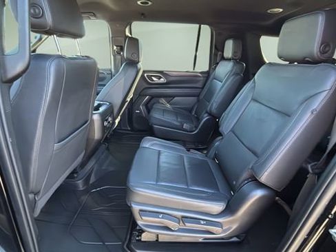 Used 2022 Chevrolet Suburban Z71 w/ Z71 Off-Road Package image 19