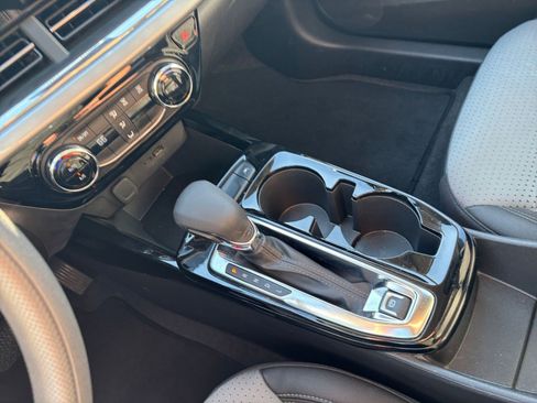 Used 2025 Chevrolet Trax LT image 39