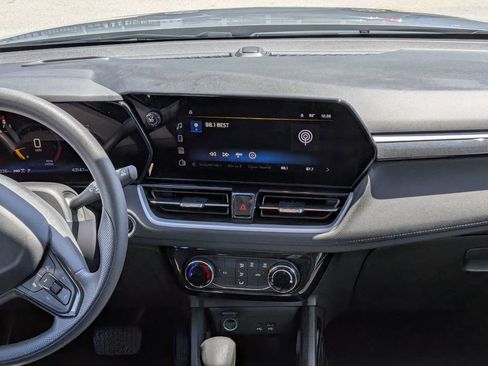 Used 2025 Chevrolet TrailBlazer LT AWD/4WD image 17