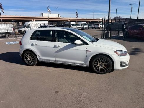 Used 2016 Volkswagen GTI SE image 17