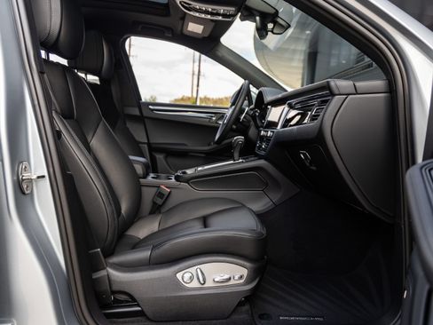Certified 2026 Porsche Macan AWD/4WD image 42